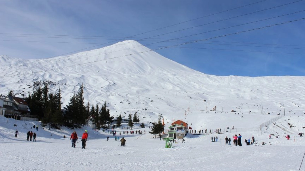 pm 2 0407, El aforo del parque de Antuco se mantendrá en 1.200 personas diarias, lo que según el gerente del Centro de Esquí Volcán Antuco, limita las posibilidades para esta temporada.