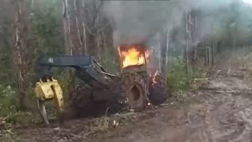 Cuatro maquinarias y un furgón fueron quemados en nuevo ataque en Lautaro