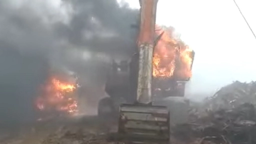 Angol: Encapuchados quemaron cuatro vehículos en fundo La Rinconada