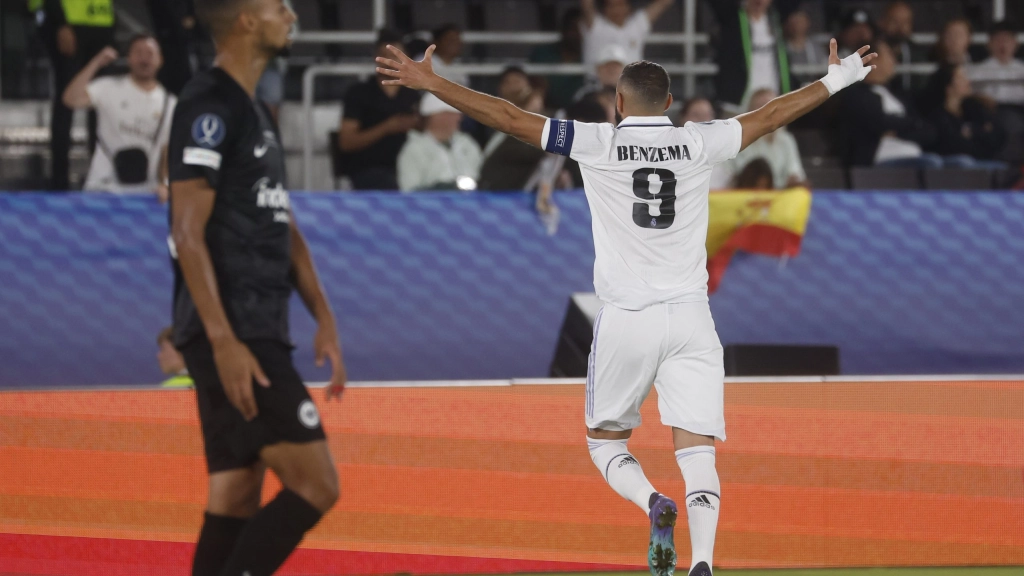 Un Balón de Oro sin Messi, Neymar y sin jugadores españoles y argentinos, El delantero francés del Real Madrid Karim Benzema celebra tras marcar el segundo gol, durante la final de la Supercopa de Europa.EFE/Chema Moya