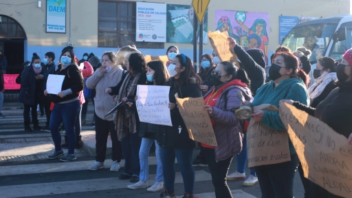 Apoderados de escuela El Peral se manifestaron por dificultades en el traslado de los estudiantes