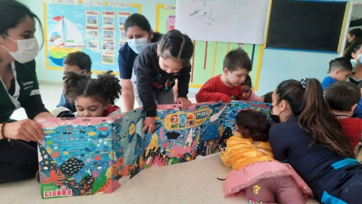 Niños y niñas del Biobío crean su propio libro inspirado en el mar