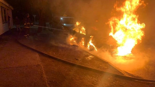 Un vehículo se incendió en la vía pública en Mulchén