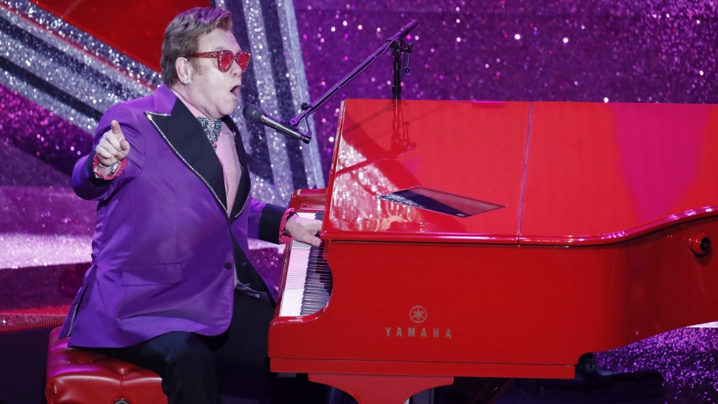 Elton John actuará en la Casa Blanca para celebrar el poder sanador de la música, Foto de archivo del músico Elton John. EFE/EPA/ETIENNE LAURENT