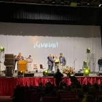 , En el Teatro Municipal de Los Ángeles se desarrolló la actividad que, entre otras cosas, reconoció a seis adultos mayores por su trayectoria en la comuna y contó con grupos musicales y muestras de baile.