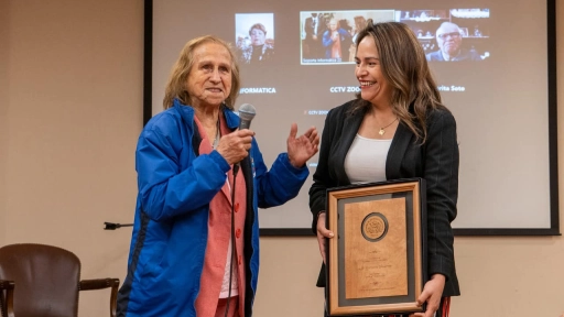 Dirigenta de adultos mayores de Los Ángeles recibió homenaje en cámara de diputados