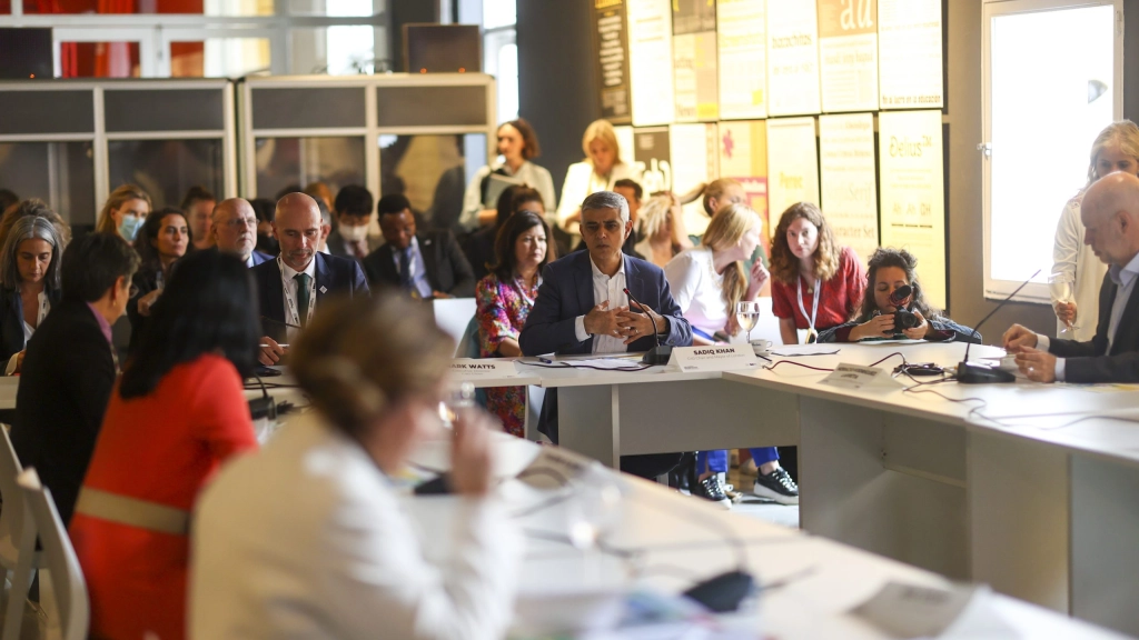 El reto de las ciudades por un cambio ambiental más rápido y perdurable, Fotografía de alcaldes de Argentina que participan en el Foro Urbano Federal, hoy en Buenos Aires (Argentina). EFE/ Juan Ignacio Roncoroni