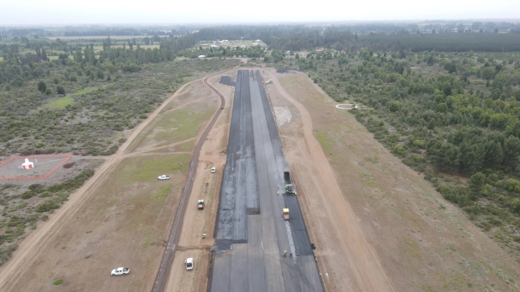 , Más de 4 mil millones de pesos fueron destinados para cambiar 1.700 metros de pista del aeródromo ubicado en la comuna, uno de los tantos cambios que se quiere realizar para este terminal.