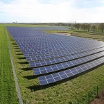 am 3 0411, La instalación de paneles fotovoltaicos permite utilizar terrenos no cultivables para generar energía, administrándose de manera eficiente el espacio disponible en el campo.