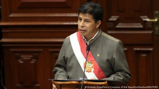 Presidente de Perú disuelve el Congreso y establece Gobierno de Emergencia
