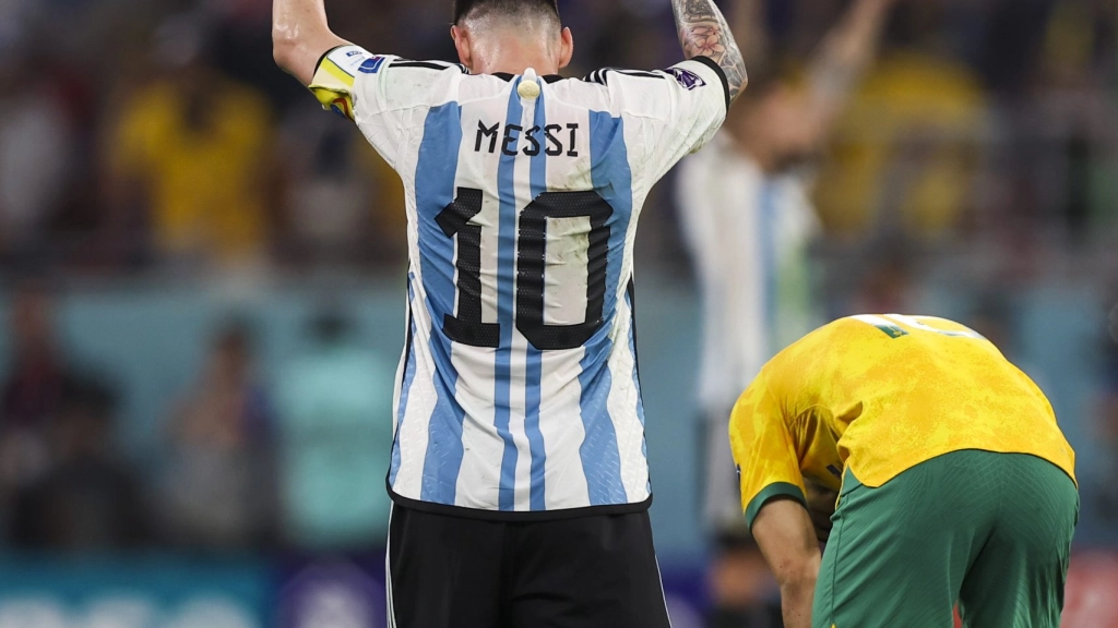  / Lionel Messi celebra el triunfo de Argentina contra Australia en el partido de octavos de final del Mundial de Qatar 2022. EFE/EPA/JOSE SENA GOULAO/archivo
