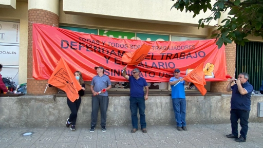 Sindicato de trabajadores de Universidad Santo Tomás inician huelga: Piden aumento de sueldo