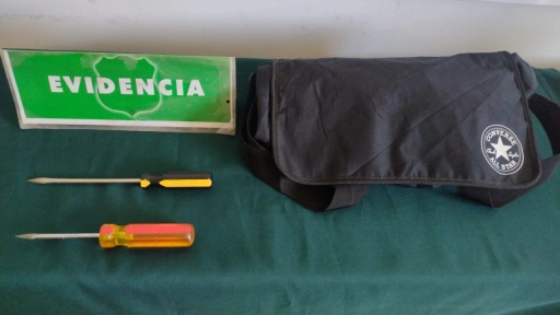 Detienen a dos ciudadanos colombianos por portar elementos para delinquir