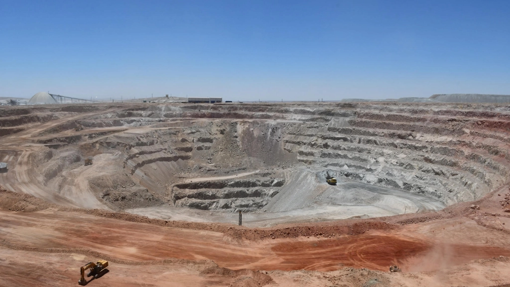 Minera chilena inaugura segunda faena con vehículos automatizados del país, Fotografía general de la mina de rajo abierto Esperanza Sur en la región de Antofagasta (Chile). EFE/ Sebastián Silva