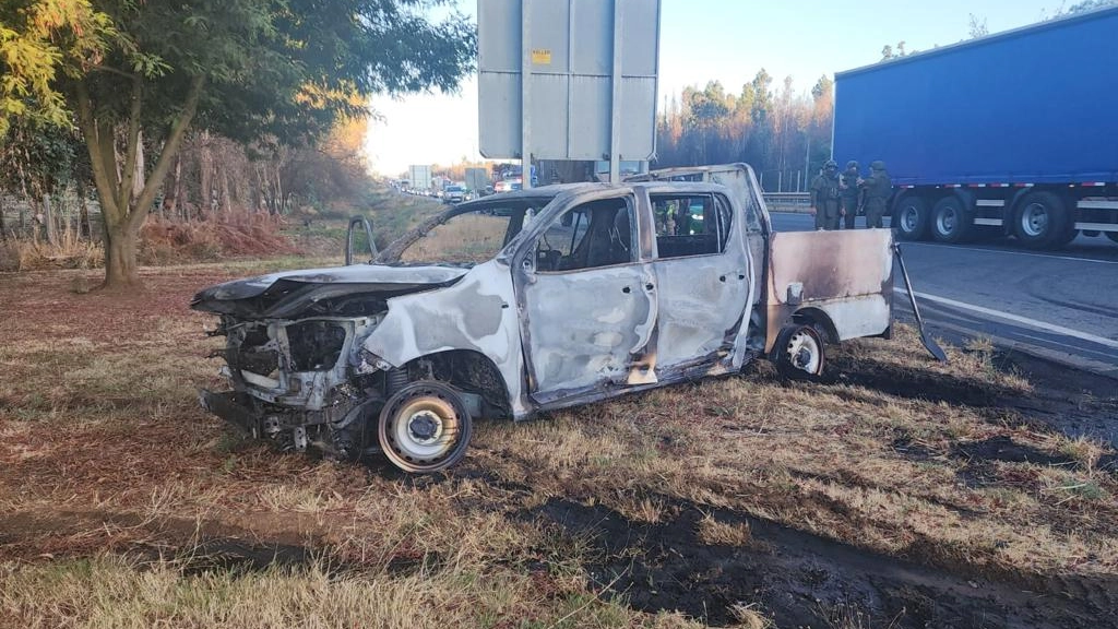 ataque, La Asociación de Contratistas Forestales compartió en sus redes sociales una imagen de la camioneta quemada.