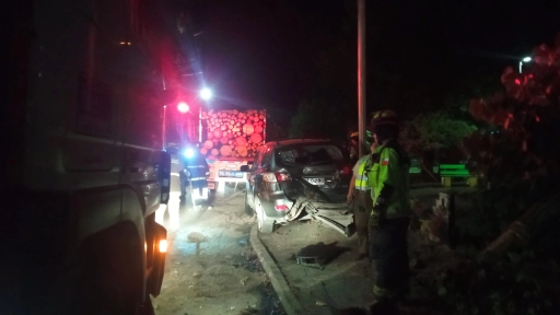 Colisión entre vehículo y camión dejó dos lesionados en Nacimiento