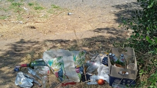 Visitantes contaminan con basura y desperdicios Balneario Rarinco