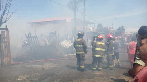 En menos de 12 horas, dos incendios arrasan con siete viviendas en la población Contreras Gómez