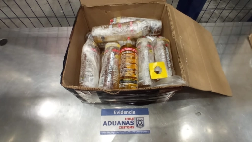 Aduanas evita ingreso de 14 botellas de marihuana líquida a Chile