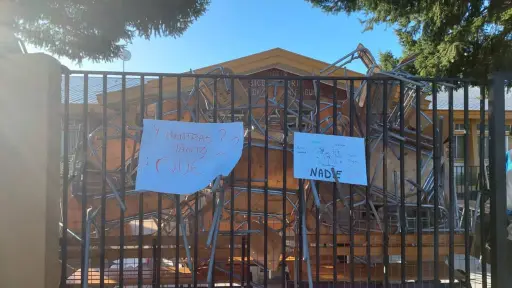 Estudiantes se toman Liceo de Monte Águila por inseguridad y falta de soluciones