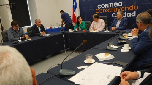 Alcaldes de la provincia de Biobío analizaron avances en comunas afectadas por incendios