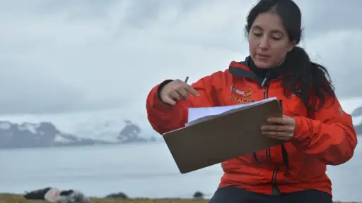 Yadiana y Constanza: Las estudiantes que realizan novedosa investigación en la Antártica
