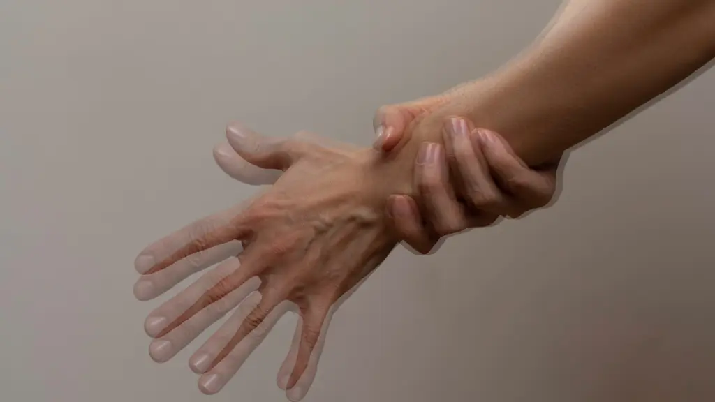 gesto-nervioso-problema-mano-temblorosa, 