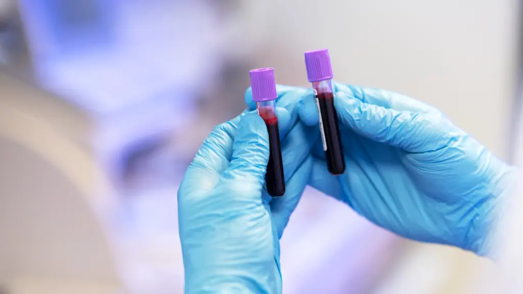 doctor-realizando-investigaciones-medicas-laboratorio, 