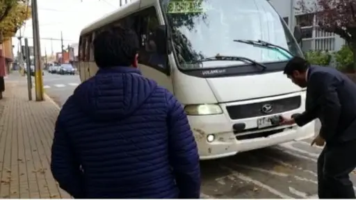 Encapuchados atacan a disparos a furgón escolar con estudiantes a bordo en Cañete