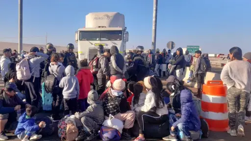 Continúa la tensión en frontera: Cientos de extranjeros buscan llegar a Perú pese a restricciones
