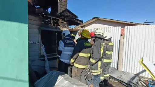 Investigan presunta intencionalidad en incendio que afectó a cuatro viviendas en Mulchén