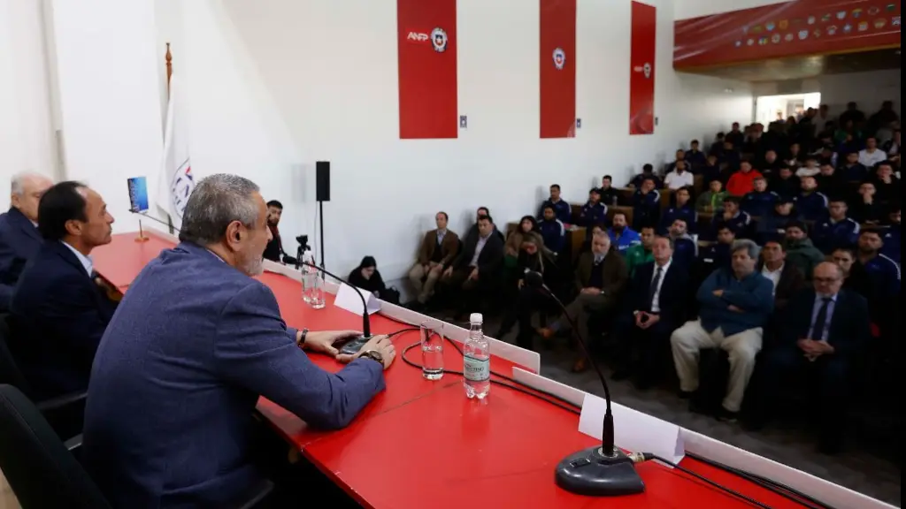 El momento de la charla realizada por el ministro del Deporte y personero de la ANFP., ANFP