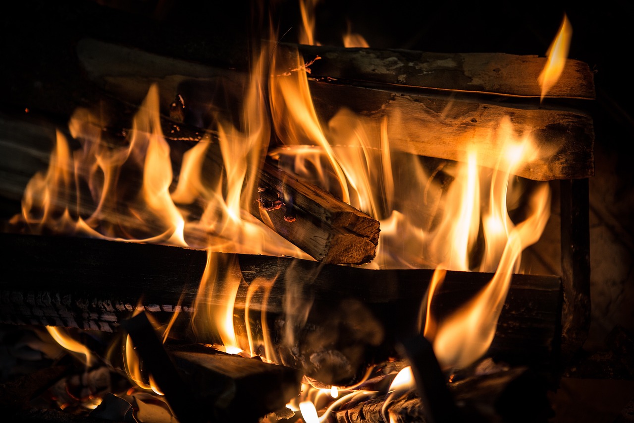 fuego, calor, chimenea / Pixabay