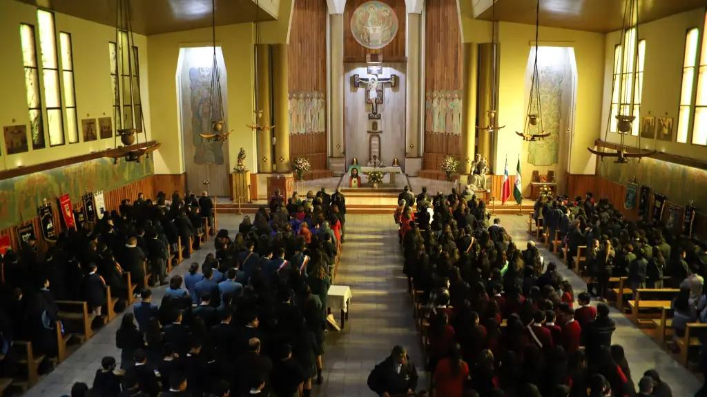La iglesia católica representada por la Diócesis Santa María de Los Ángeles organizó una misa con motivo del aniversario de la ciudad durante la mañana de la efeméride.