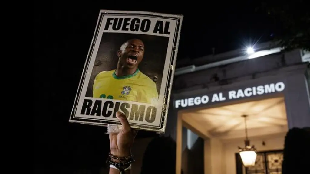Racismo en el fútbol, EFE