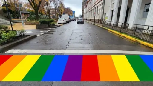 Comunidad LGBTIQA+ pide permiso para pintar bandera del arcoíris en una calle de Los Ángeles