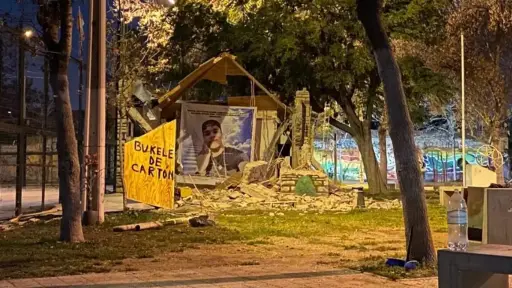 Bukele de cartón: Tras anuncio del Presidente destruyen mausoleo narco en Lo Espejo 