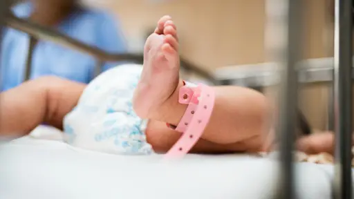 Aprueban texto que promueve extender la duración del permiso post natal parental
