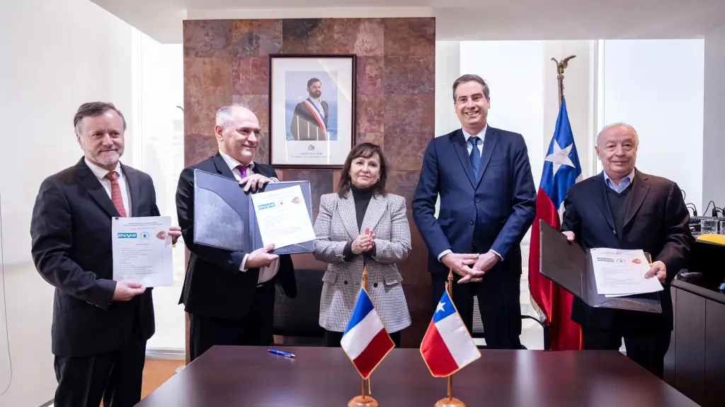 Chile y Francia firman acuerdos para impulsar proyectos entre actores públicos y privados en materia de cobre y litio , cedida
