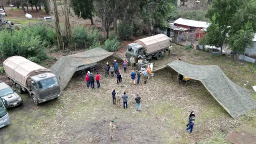 Militares ayudan a damnificados por las inundaciones en Llano Blanco