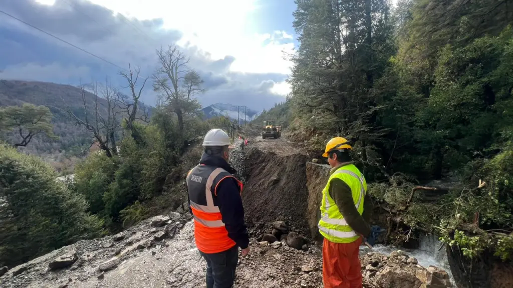 Varios caminos y puentes fueron afectados por las lluvias en Alto Biobío., Cedida