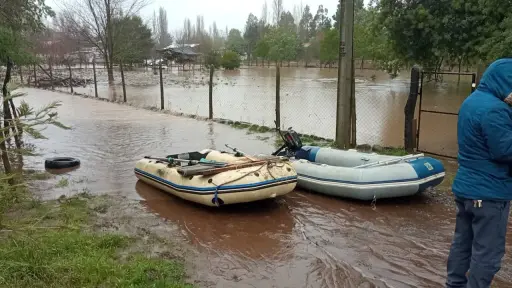 Rescatan a una persona adulto mayor en el sector de San José de la inundación de su vivienda