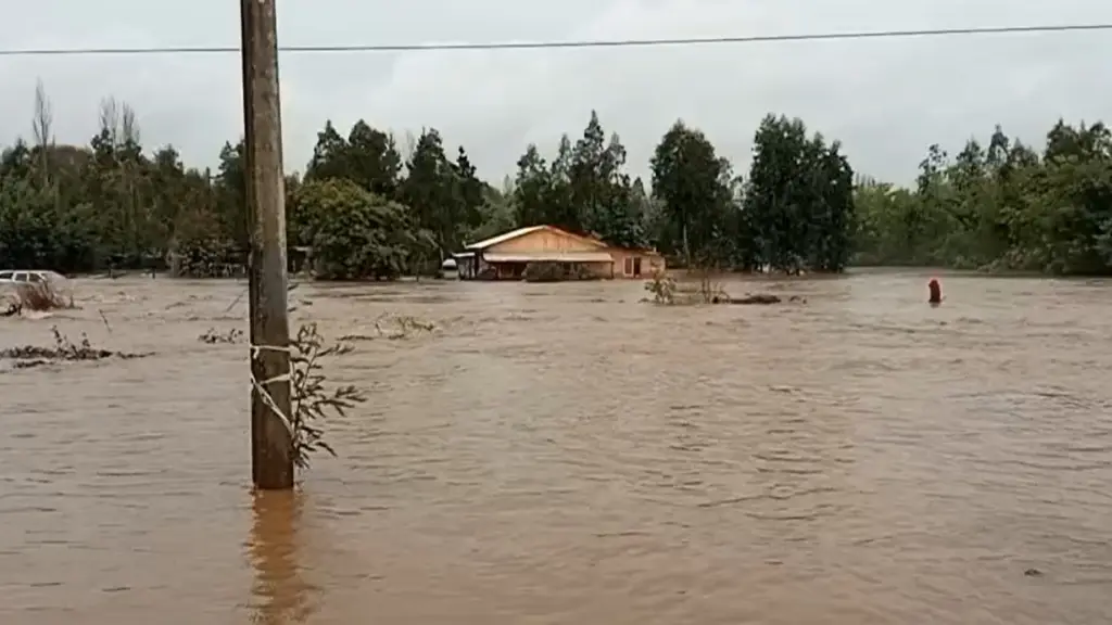 Río Duqueco costado ruta 5 Sur, Diario La Tribuna