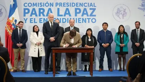 Comisión para la Paz y el Entendimiento entrega histórico informe al Presidente Boric 