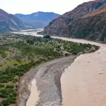 Foto de caudal de río después de las lluvias