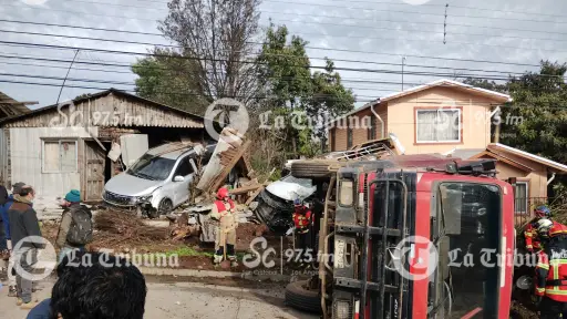 Mulchén: Casas y vehículos terminaron con importantes daños tras accidente protagonizado por camión