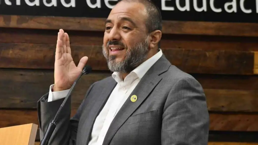 Ministro Marco Antonio Ávila, La Tercera