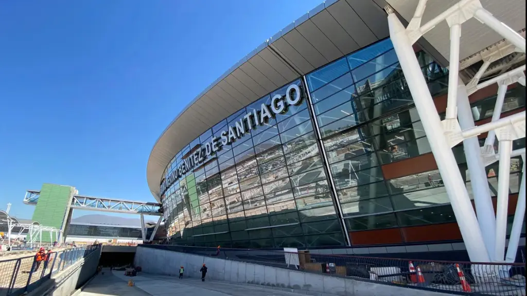 Aeropuerto Santiago, contexto