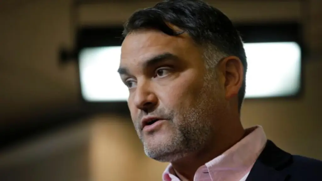 Críticas por reconocimiento de juez Garzón.