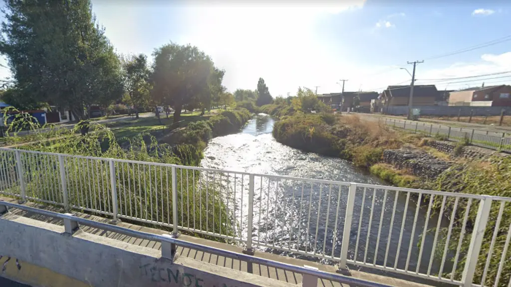 El estero Quilque en su paso por la avenida Marconi, Google Street View